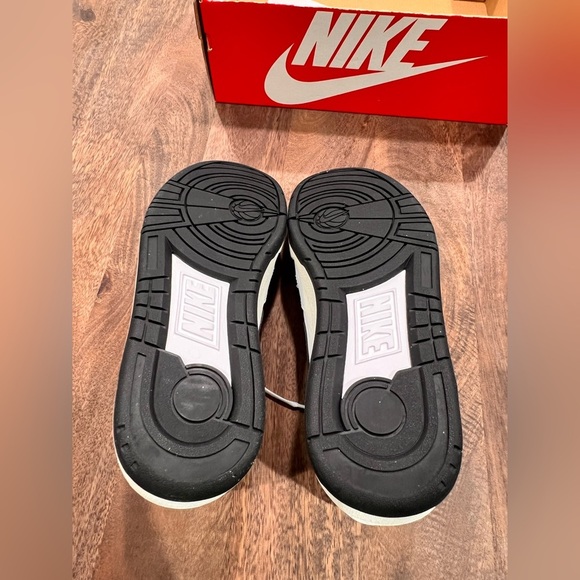 New Nike Full Force Low Men’s Size 11 Sneakers Black And White - Picture 8 of 8